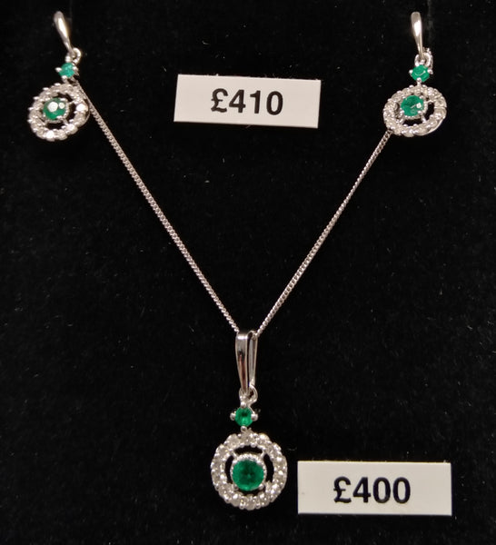 9ct White Gold Emerald 0.20ct & Diamond 0.11ct Halo pendant & 18" Chain